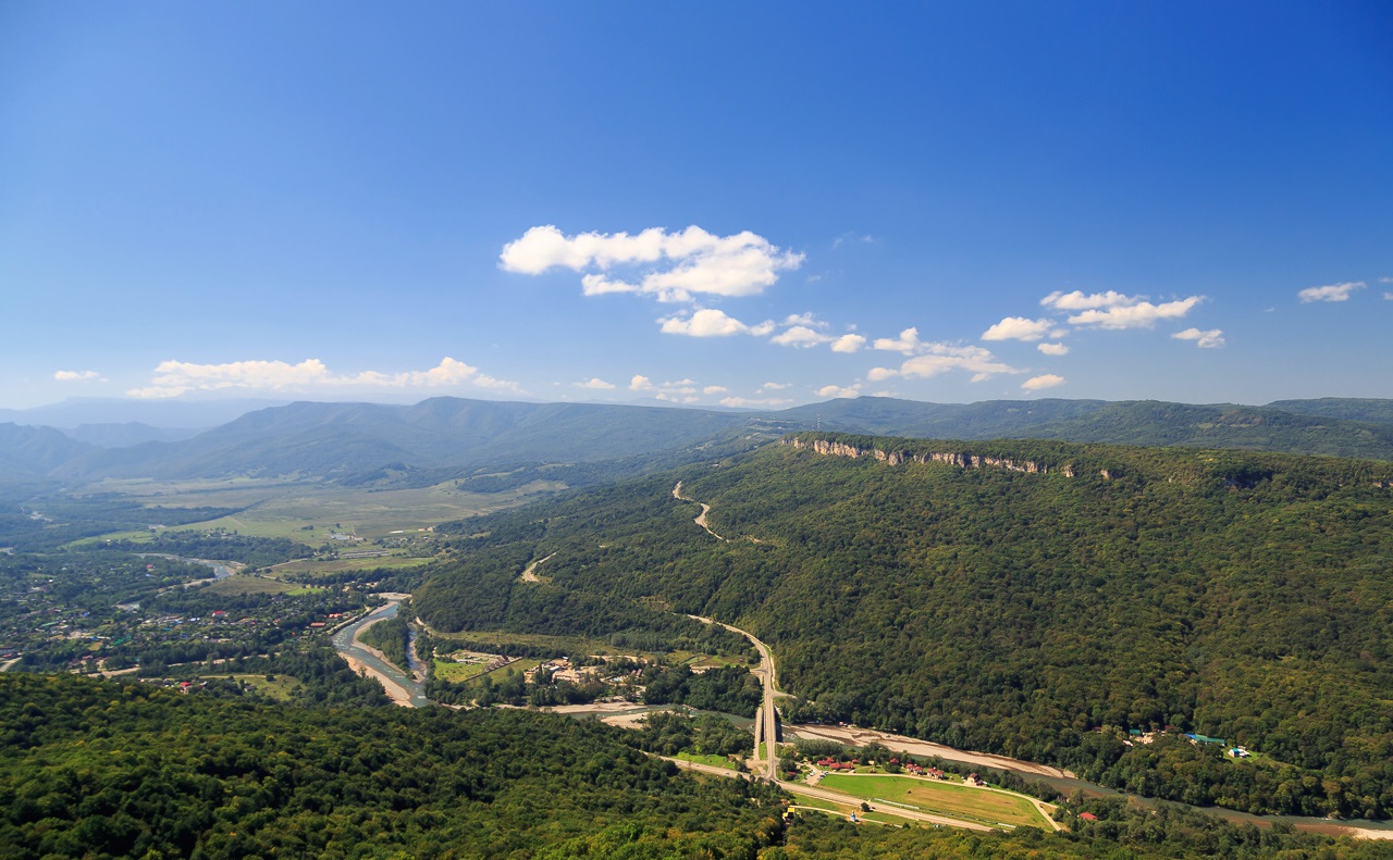 Вид на Горную легенду с плато Уна-коз